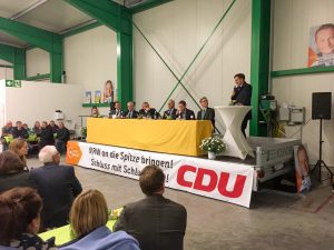 David McAllister zu Gast in Hiddingsel. Weitere Gäste Johannes Röring (MdB), Michael Uckelmann (WLV), Dietmar Penske ()Landtagskandidat 2017 Wahlkreis COE2), Marc Henrichmann (Bundestagskandidat Wahlkreis COE-Steinfurt) Werner Jostmeier (MdL) sowie Gastgeber Bernd Diekmann Grosse Volksbeck.