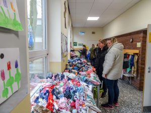 Sehr gut besuchter Second Hand Markt in der St. Georg Grundschule Hiddingsel.