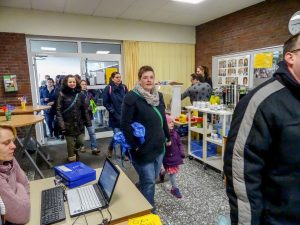 Sehr gut besuchter Second Hand Markt in der St. Georg Grundschule Hiddingsel.