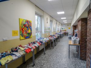 Sehr gut besuchter Second Hand Markt in der St. Georg Grundschule Hiddingsel.