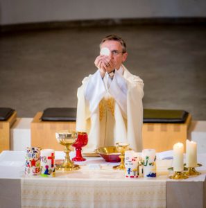 23 Kinder aus der Gemeinde St. Georg Hiddingsel empfingen die Erste Heilige Kommunion 2018