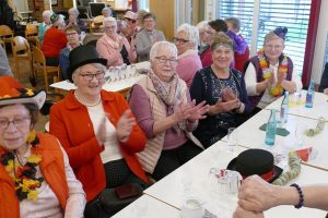 Ausgiebig feierte die Frauengemeinschaft Karneval in 3 Etappen im Pfarrheim Hiddingsel