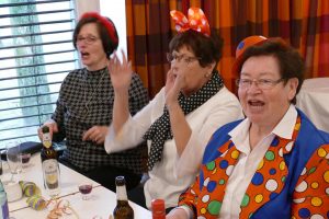 Ausgiebig feierte die Frauengemeinschaft Karneval in 3 Etappen im Pfarrheim Hiddingsel